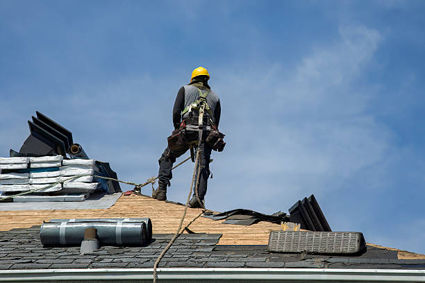 Professional Roofing technician working in Saratoga, CA